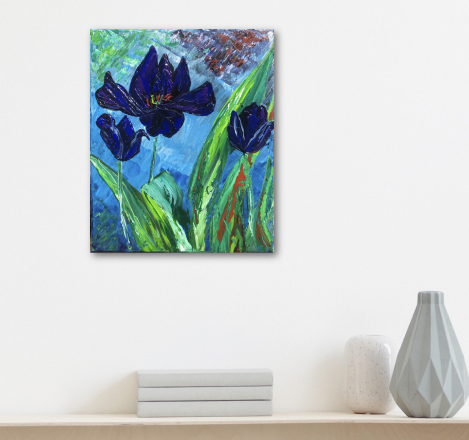 Tulipes - Reines de la nuit, tableau exposé sur le mur de salon